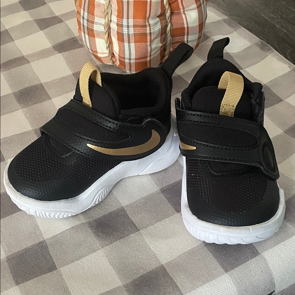 Nike’s Kids Black and Gold Athletic size 4.5c Shoes - Picture 1 of 5